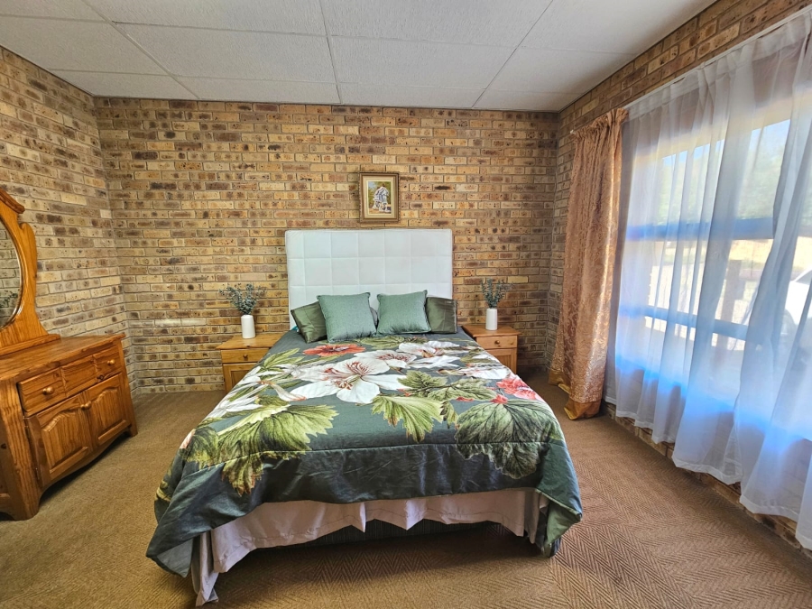 4 Bedroom Property for Sale in Jim Fouchepark Free State